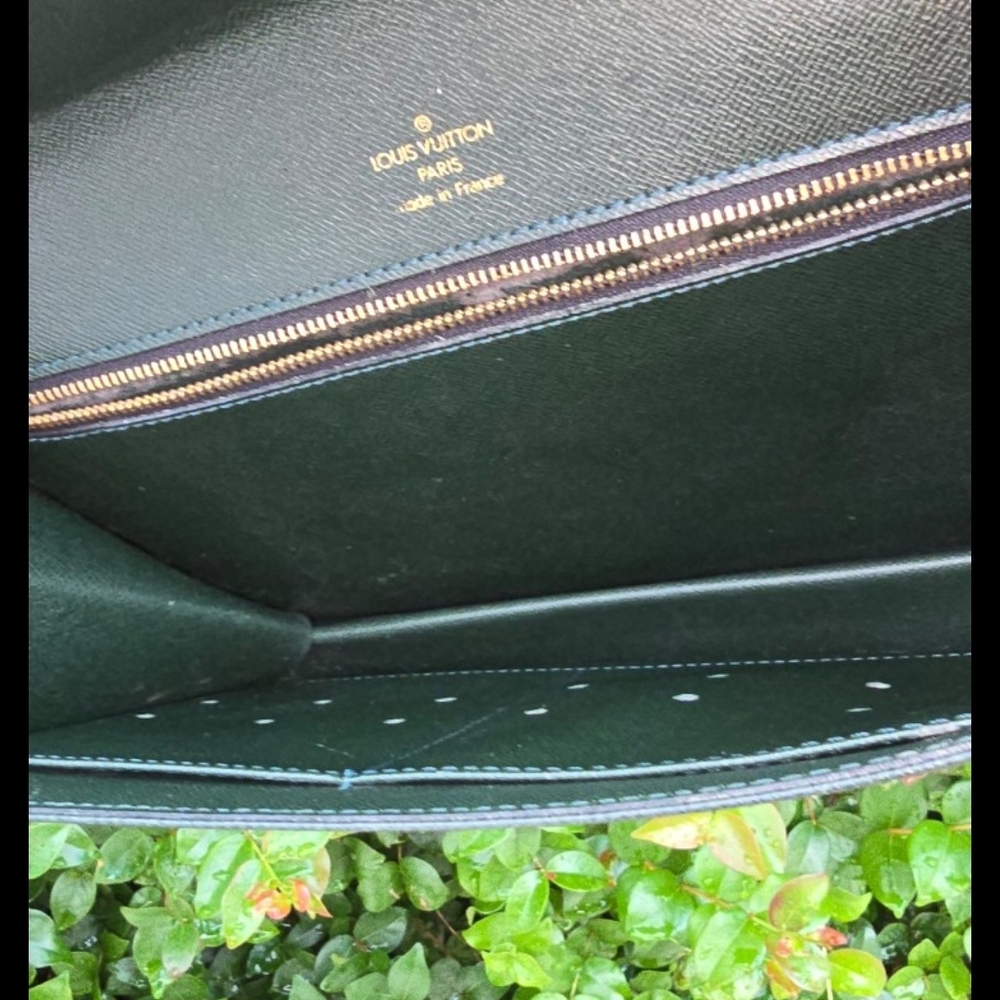 LOUIS VUITTON Pochette Clutch Bag Green Taiga Leather - Picture 7 of 11